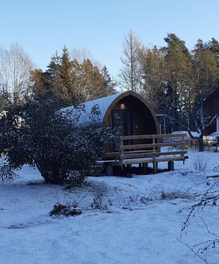 Cosy Cabin Hotel Hallstahammar Exterior photo